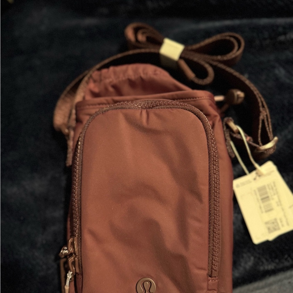Lululemon water bottle crossbody NWT